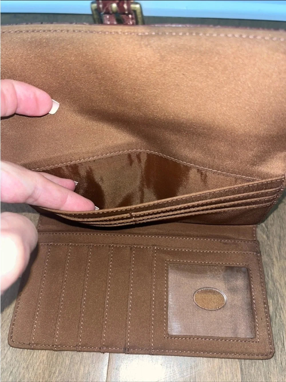 Talbots Women’s Brown Leather Wallet W/ Multi Compartments: Classic Style / Nice